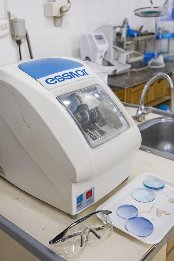 خدمات تراش عدسی عینک